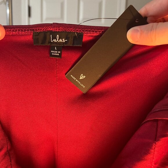 Elegant Red Ruched Satin Dress - Picture 2 of 3